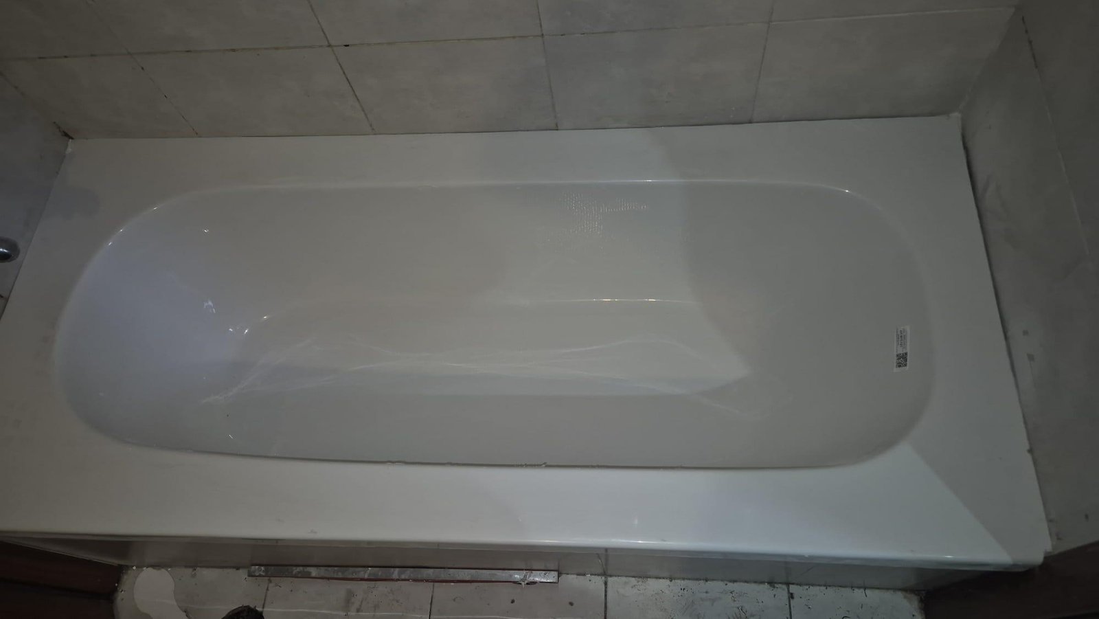 חידוש או הלבשת אמבטיה – איך בוחרים נכון ומקבלים אמבטיה שנראית חדשה באמת