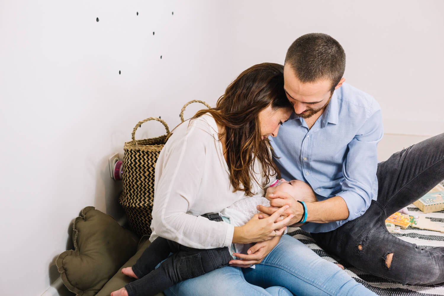 איך זוגיות משתנה אחרי שיש ילדים: מה מתחדש ומה נותר כמו שהיה?