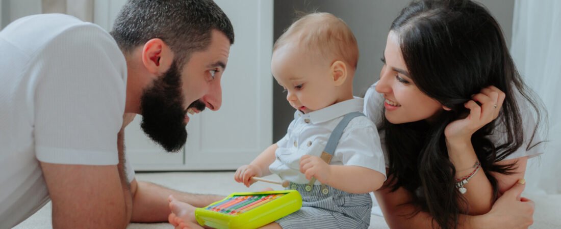 הזוגיות שאחרי הלידה: איך משאבת חלב אלחוטית מחזירה את הניצוץ למערכת היחסים